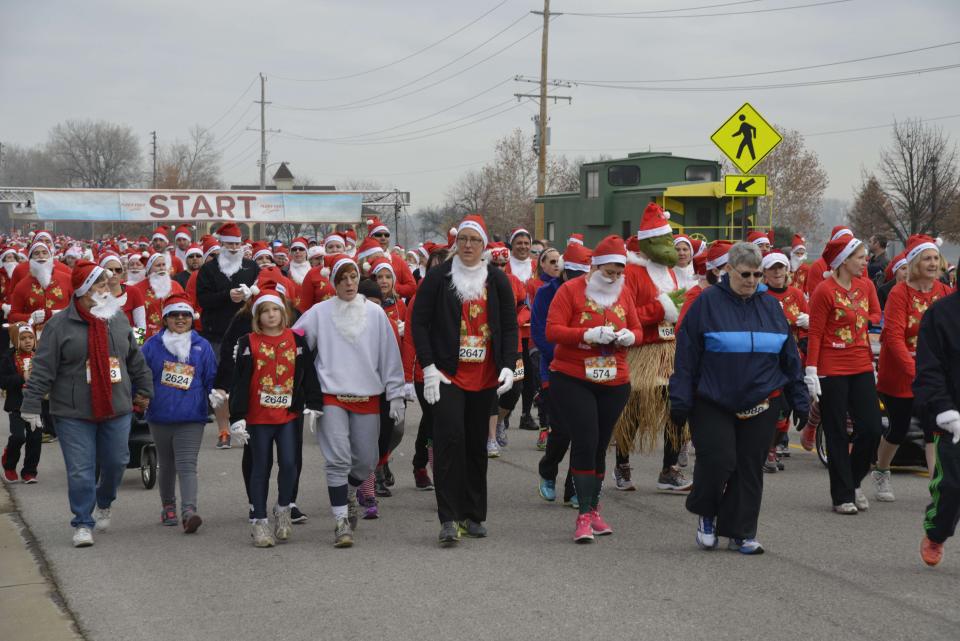 Tis the season for Santas and Elves! Shutterbug